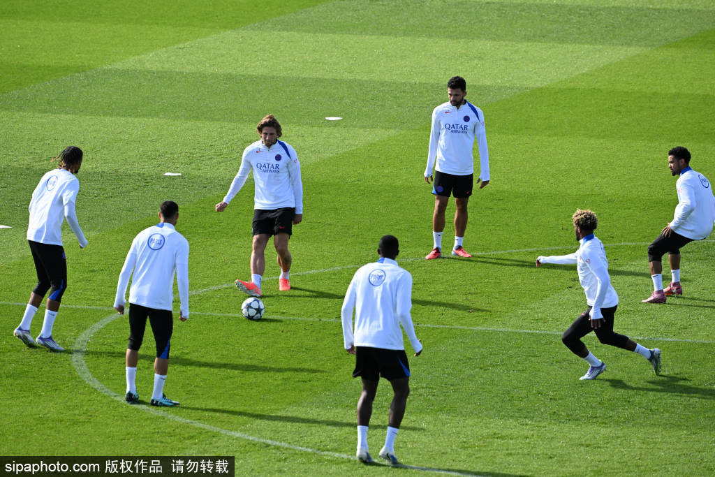 两个金球奖得主?法甲官方晒登贝莱、小罗合照:巴黎的10号传承