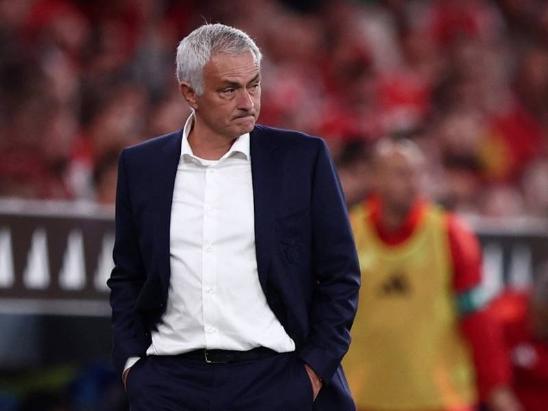 回来了!熟悉的穆里尼奥,送出2分后痛斥裁判,两个亚军都要下课