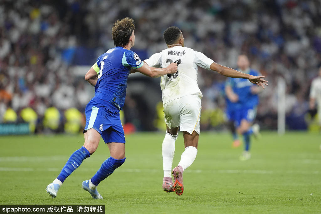 西甲衣袖广告收入排名:皇马2500万美元居首,巴萨1400万美元背后的商业博弈