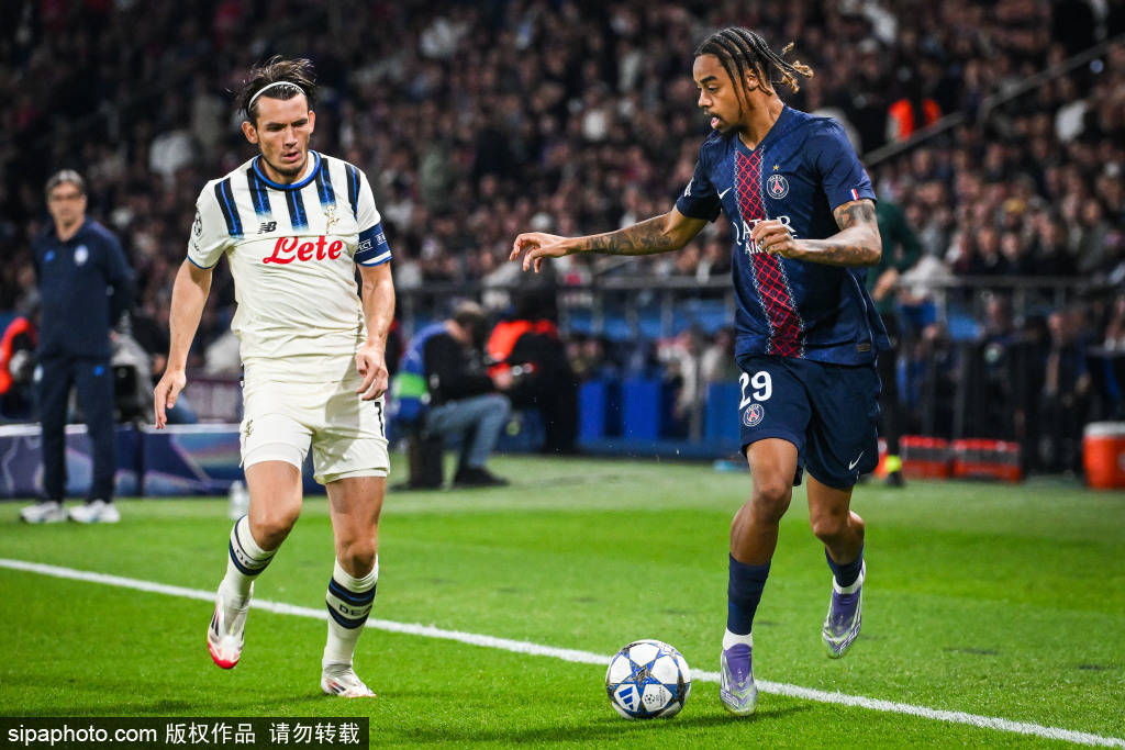 巴黎圣日耳曼被逼平!帕尼切利闪耀,法甲榜首危机四伏